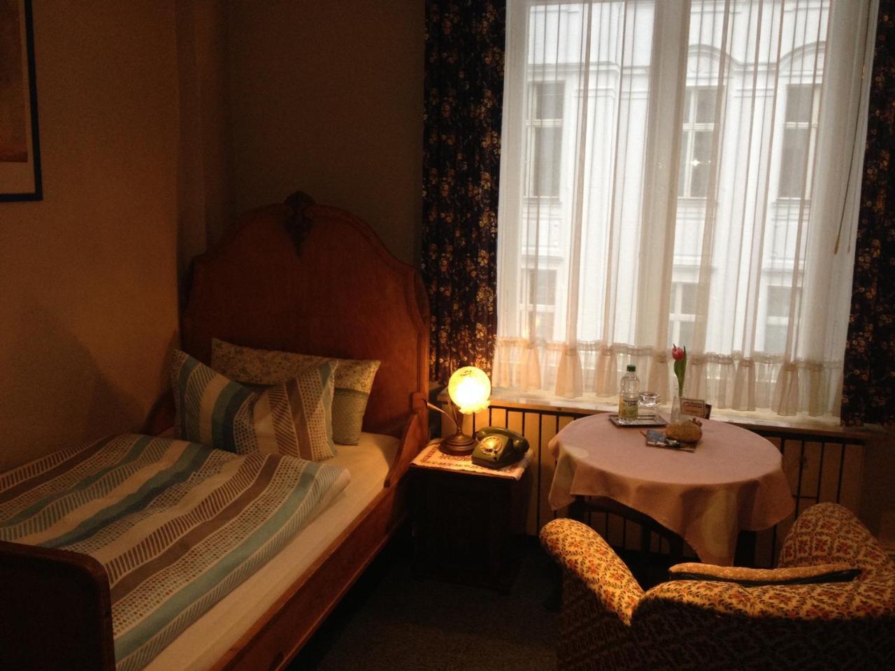 Hotel Pension Columbus Am Kurfurstendamm เบอร์ลิน ภายนอก รูปภาพ